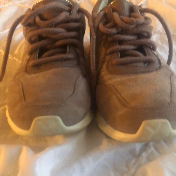 Cole Haan - Picture 3 of 9